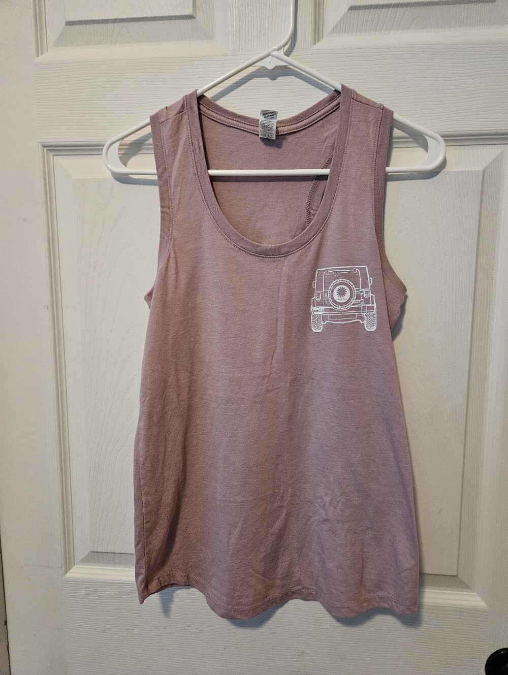 Women’s Sleeveless Tank Top with Jeep Graphic - Mauve